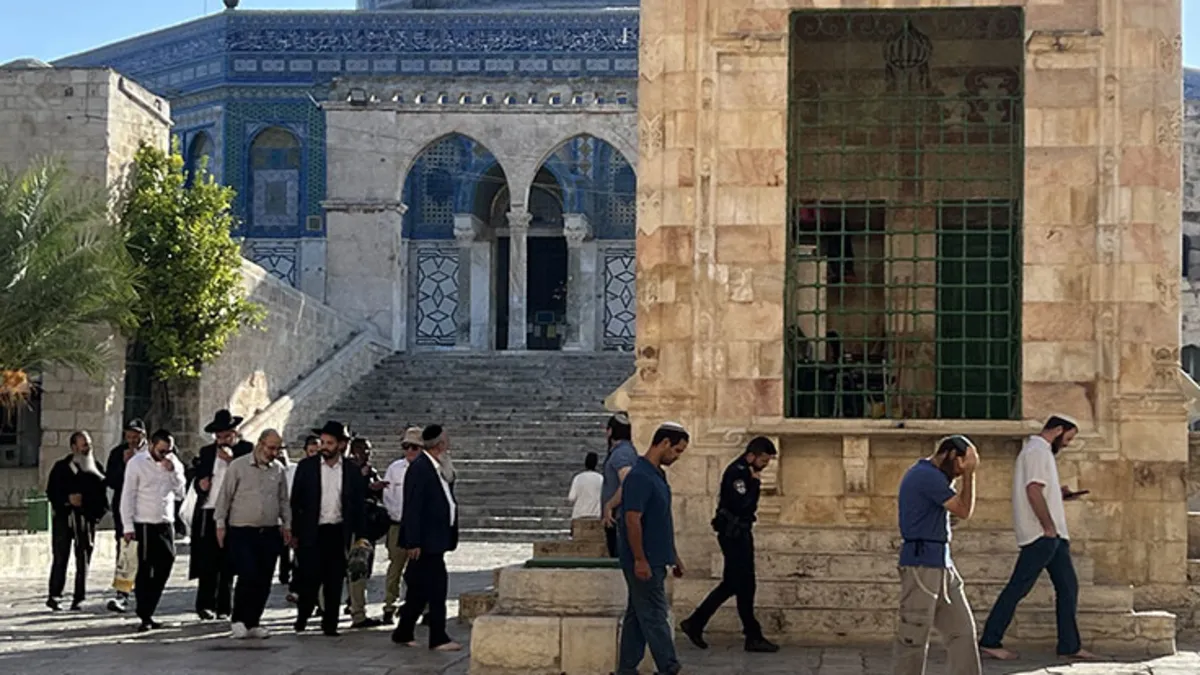 Fanatik Yahudiler Nablus’ta dini mekanlara baskın düzenledi Fanatik Yahudiler Nablus’ta dini mekanlara baskın düzenledi