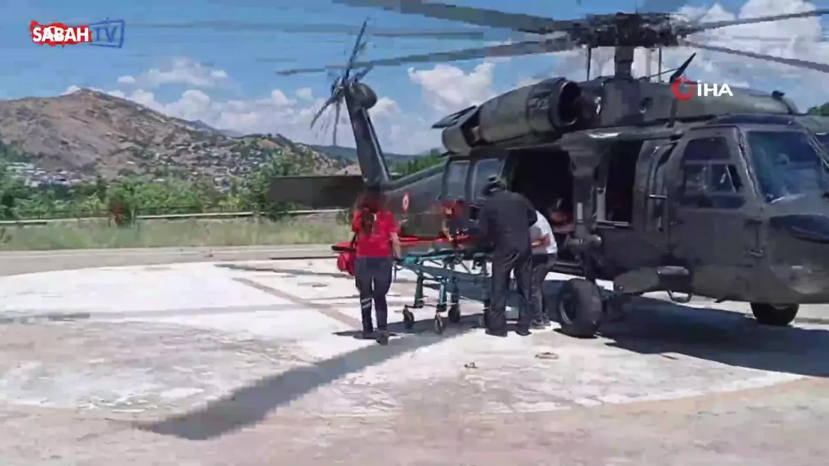Engerek yılanının ısırdığı şahıs helikopterle hastaneye kaldırıldı | Video videosunu izle Engerek yılanının ısırdığı şahıs helikopterle hastaneye kaldırıldı | Video videosunu izle