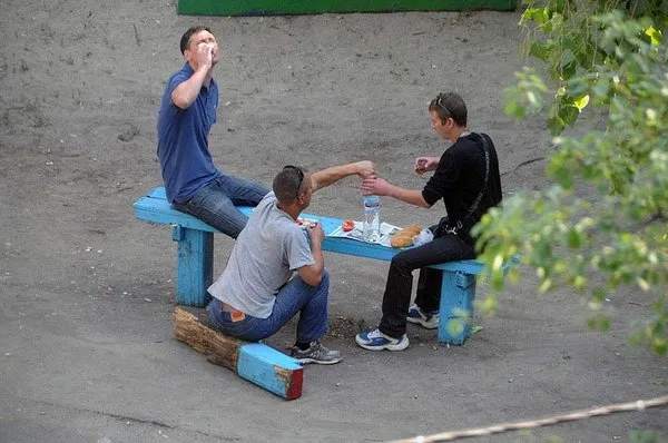10 yıl boyunca aynı bankta yaşananların fotoğrafını çekti