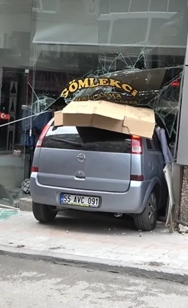 Otomobil terzi dükkanına daldı