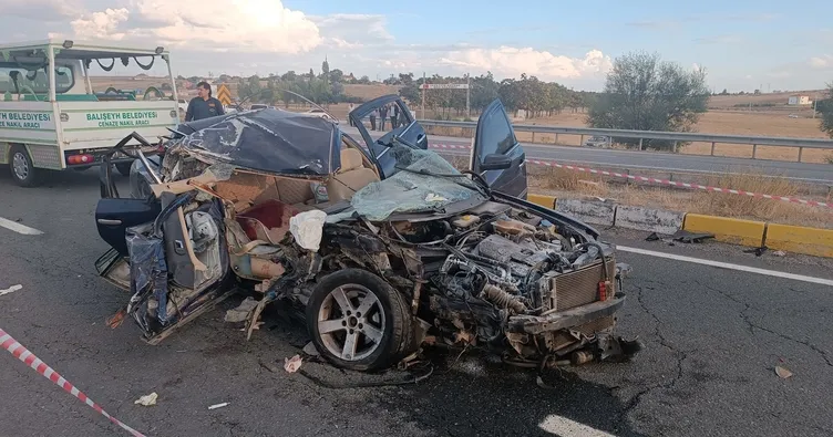 Otomobil vince çarptı; 2 ölü 1 yaralı