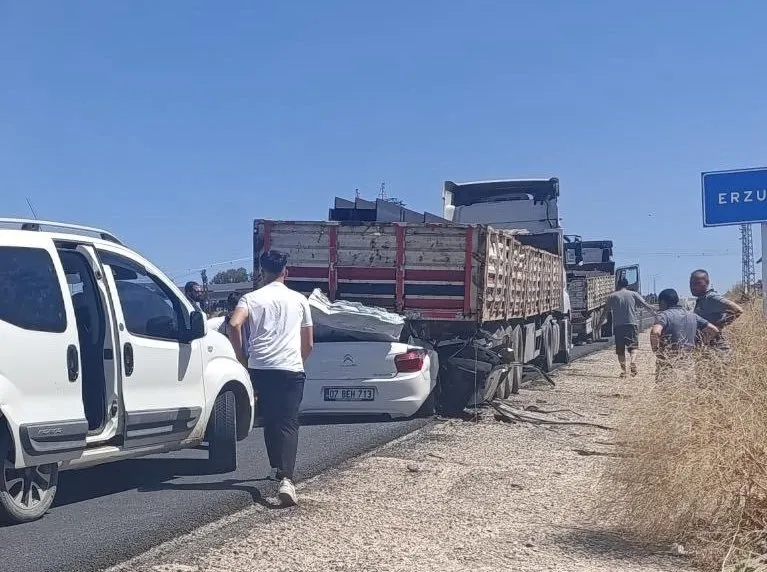 Otomobiliyle park halindeki tırın dorsesinin altına giren sürücü öldü