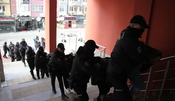 kocaelide-deas-operasyonunda-gozalti-sayisi-42ye-yukseldi-1767357745260.jpg