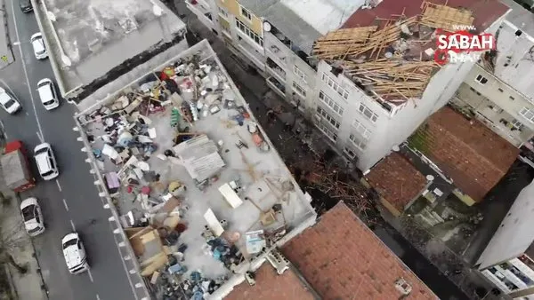 İstanbul Esenler'de fırtına çatıları uçurdu, mahalle savaş alanına döndü | Video