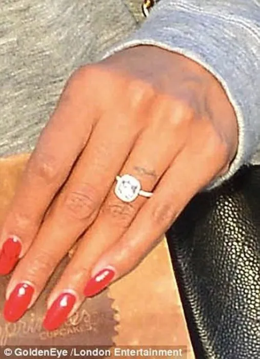 Kelly Rowland nişanlandı