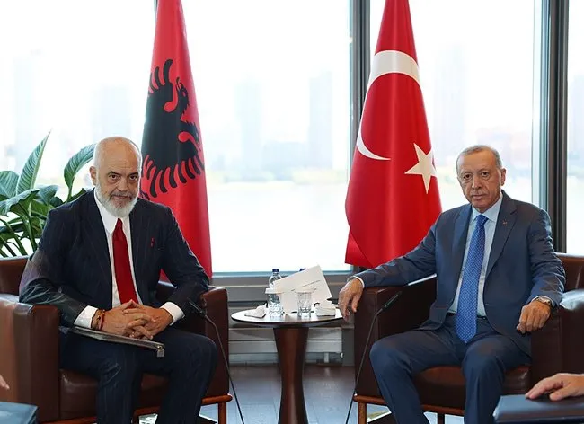 baskan-erdogan-arnavutluk-basbakani-edi-rama-ile-gorustu-1727036147504.jpeg