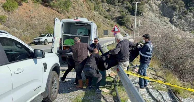 Genç kadını boğup yol kenarına attılar