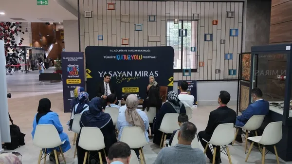 erzurum-kultur-yolu-festivalinin-ilk-gununde-kultur-ve-sanat-sehri-sardi-1786869502106.jpg