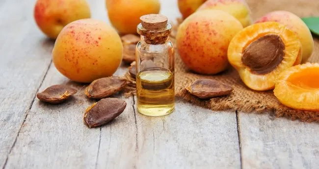 Kayısı Çekirdeği Yağının Cilde Faydaları Nelerdir? Kayısı Yağı Nasıl Kullanılır, Neye İyi Gelir?