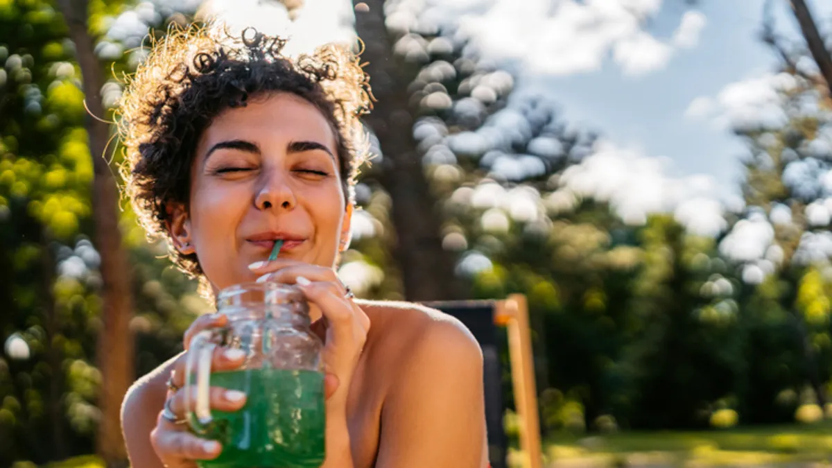 Sıcak havalarda böyle serinlik görmediniz! İçtiğiniz anda ferahlatacak o tarif… Sıcak havalarda böyle serinlik görmediniz! İçtiğiniz anda ferahlatacak o tarif…