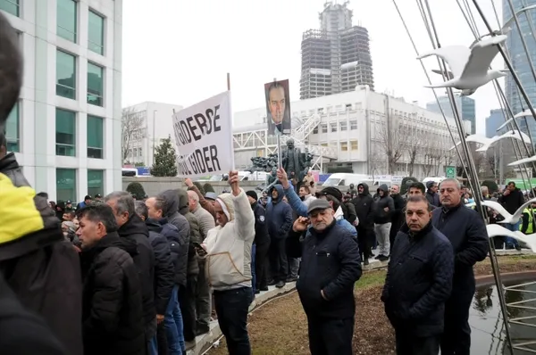 aday-gosterilmeyen-sariyer-belediye-baskani-sukru-genc-chpye-18-subata-kadar-sure-verdi-1707925475696.jpg CHP'de kriz üstüne kriz! Adres bu kez: Sarıyer! Şükrü Genç'ten Özgür Özel ve İmamoğlu'na aba altından sopa