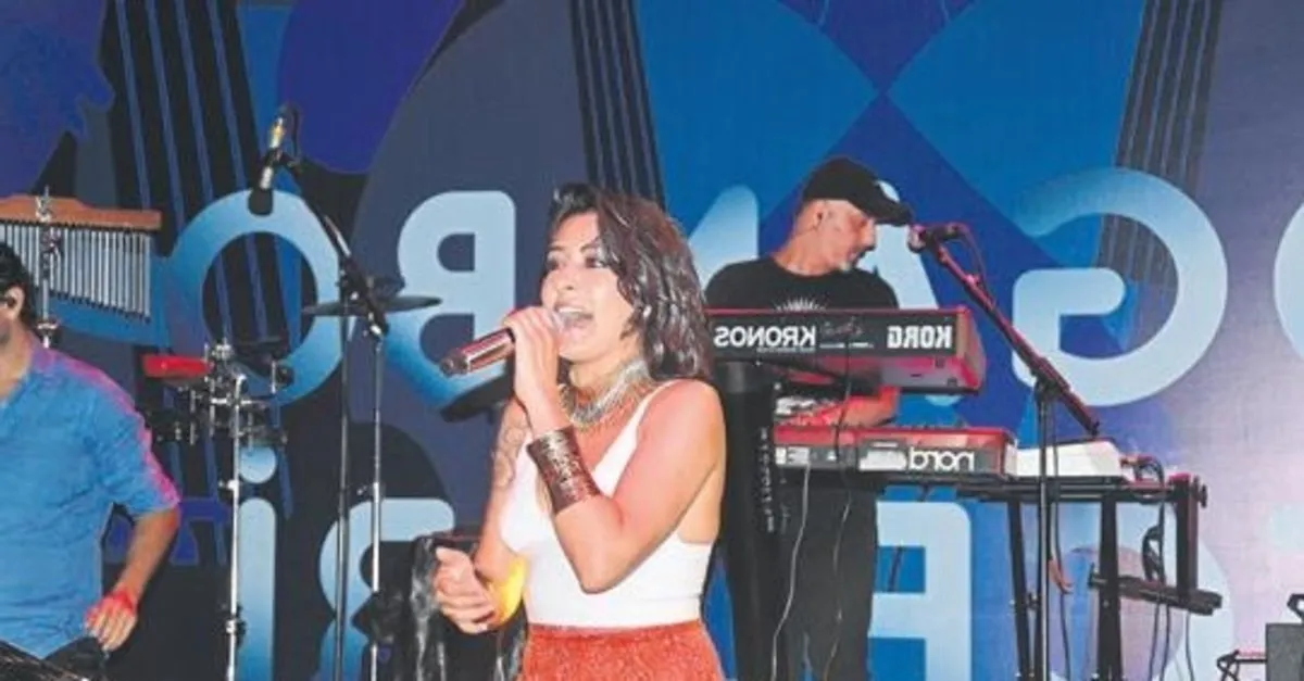Melek Mosso Dan Izmir De Konser Haber Haberler Son Dakika Haberler
