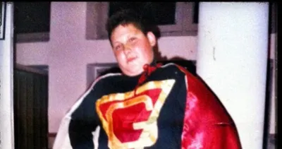 Ev karantinasında eski fotoğraflarını karıştıran ünlü isimler yok artık dedirtti! Ünlü oyuncuyu kimse tanıyamadı...