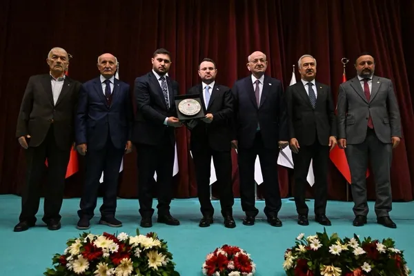 bakan-gurlek-turkiye-artik-yon-verilen-degil-yon-tayin-eden-denge-kuran-bir-ulkedir-1777736203503.jpg