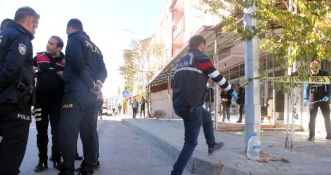 Aynı galeriye 10 günde 3’üncü silahlı saldırı; iş yeri sahibi yaralandı Aynı galeriye 10 günde 3’üncü silahlı saldırı; iş yeri sahibi yaralandı