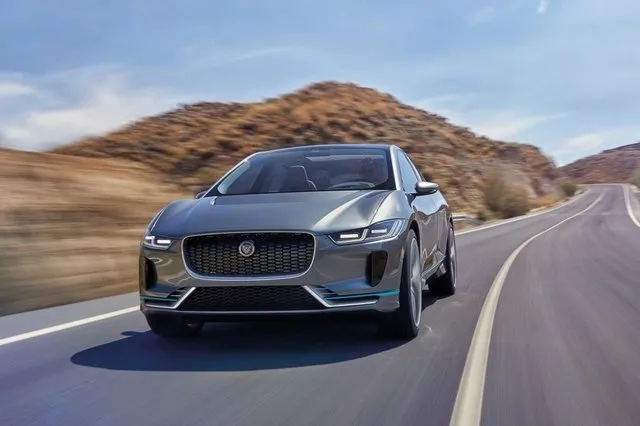 Jaguar ilk elektrikli modelini çıkarıyor