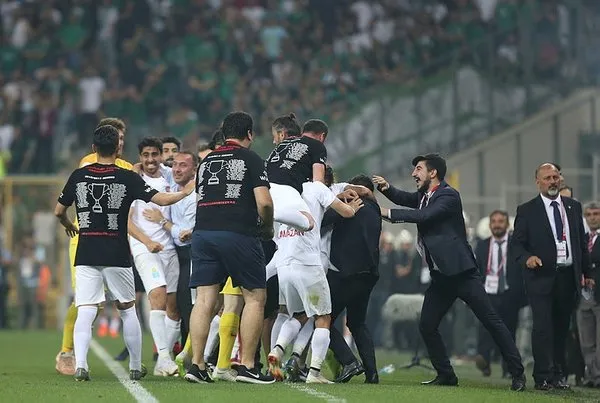 Erkan Zengin şov yaptı, Fatih Karagümrük 1. Lig'e yükseldi