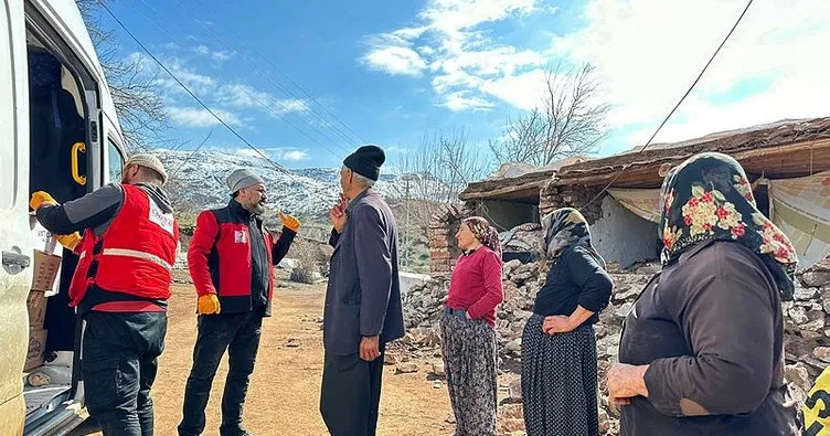 Türk Kızılaydan depremden etkilenen köylere gıda desteği