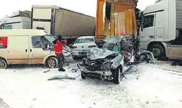 11 araç birbirine girdi: 3 ölü, 5 yaralı