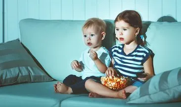 Ekranda uzun vakit geçiren çocuklar daha mutsuz oluyor