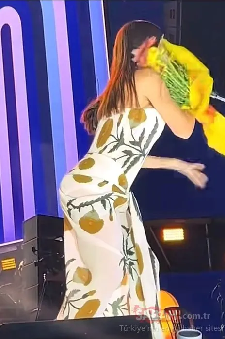 Simge Sağın sahnede saldırıya uğradı! Önce çiçek sonra telefon...