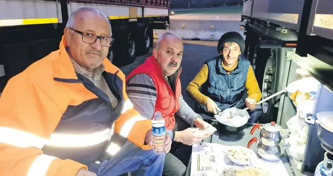 Tırcıların iftar molası