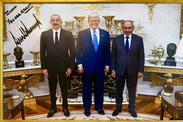 donald-trumptan-ilham-aliyeve-hediye-ilham-siz-buyuk-lidersiniz-1756142480428.jpg