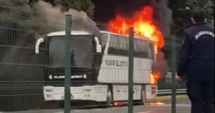 Futbolcuları taşıyan otobüs alev alev yandı