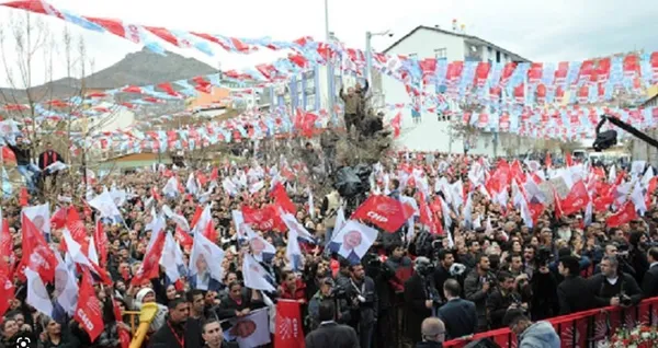 1680424711155.jpg CHP-Kandil hattı adım adım böyle döşendi! Güneydoğu'da özerklik, teröriste ziyaret, tezkereye 'hayır'! HDP masaya böyle oturdu