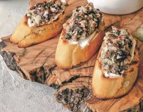 Enginarlı Zeytinli Crostini