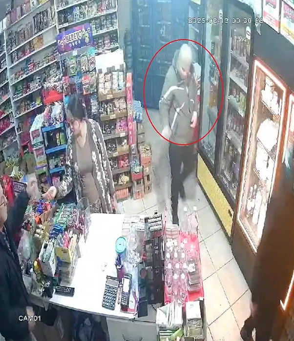 Tekel bayiden çaldı: Kaçarken dükkan sahibinin oğlunu bıçakladı!