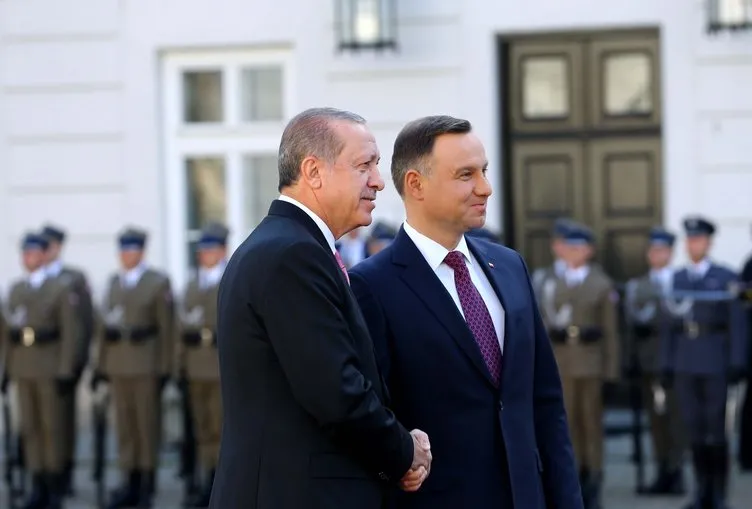 Cumhurbaşkanı Erdoğan’a Polonya’da bando sürprizi!