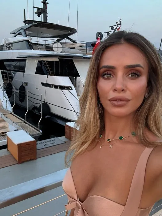 Ayrılık acısını Bodrum’da unuttu! Avusturalya’nın yıldızı arkadaşlarıyla doyasıya eğlendi