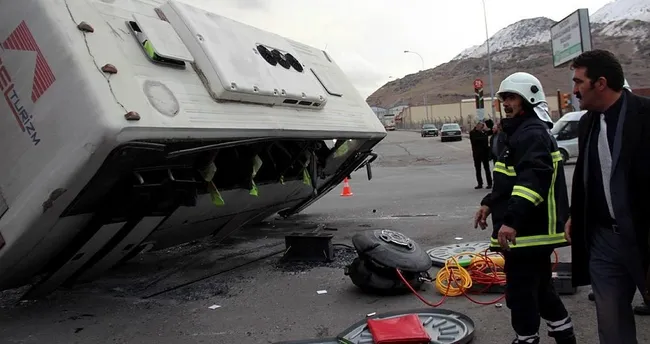 Kayseri’ de trafik kazası: 22 yaralı