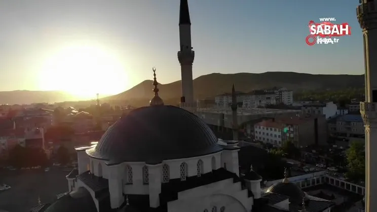 Selçuklu mimarisiyle yapılan Recep Tayyip Erdoğan Camii göz kamaştırdı | Video