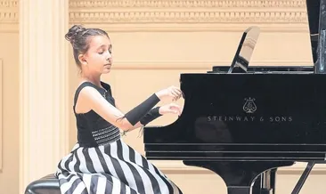 Müziğin altın çocuğu ödüllere doymuyor