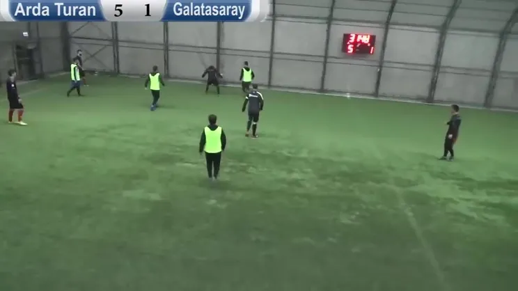 Barcelona'lı Arda Turan'ın halı sahadaki şık golü!