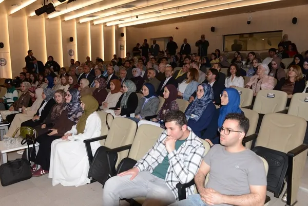 ilim-yayma-vakfi-mutevelli-heyeti-baskani-necmeddin-bilal-erdogan-genclerle-bulustu-1778599107310.jpg