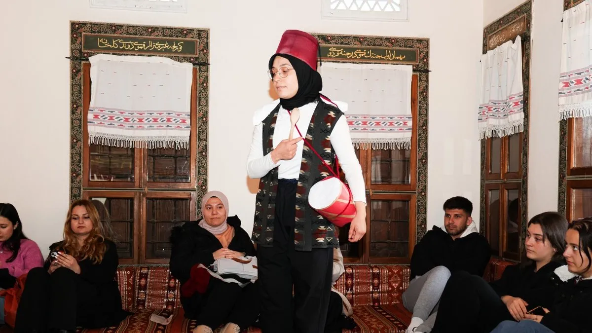 Geleneksel ortaoyunu Ramazan ayında Burdurlularla buluşuyor