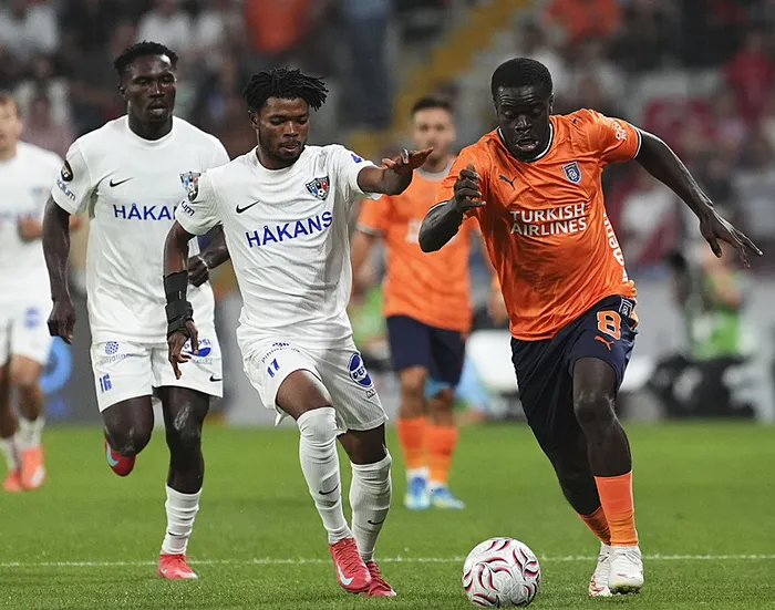 canli-uefa-konferans-liginde-basaksehir-inter-turku-maci-1784745334368.jpeg