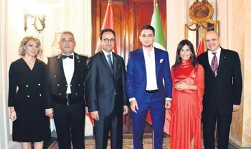 Empire State kırmızı beyaza büründü