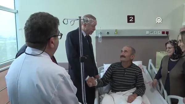 Başkan Erdoğan ile ziyaret ettiği hasta arasında gülümseten diyalog