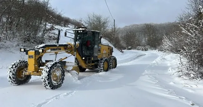 Nisan ayında kar sürprizi: 24 köy yolu kardan kapandı!