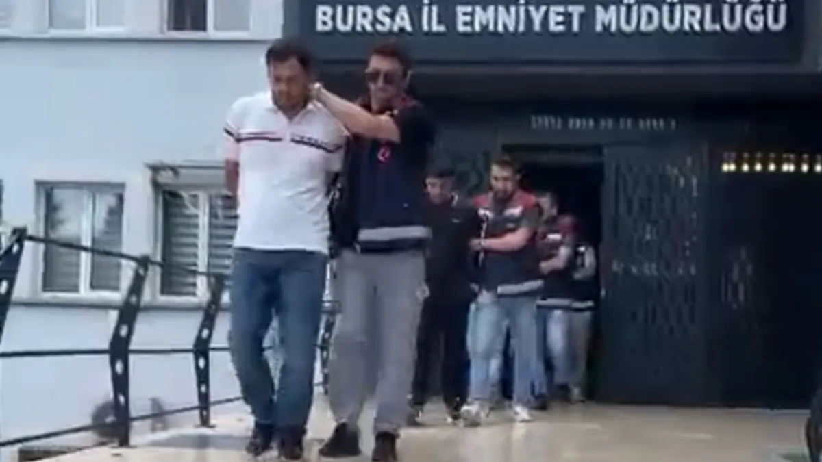 SON DAKİKA… Dolandırıcılar bu kez kurdukları tuzağa düştü! Polis ekiplerinden çeteye hesap kiralama tuzağı… SON DAKİKA… Dolandırıcılar bu kez kurdukları tuzağa düştü! Polis ekiplerinden çeteye hesap kiralama tuzağı…