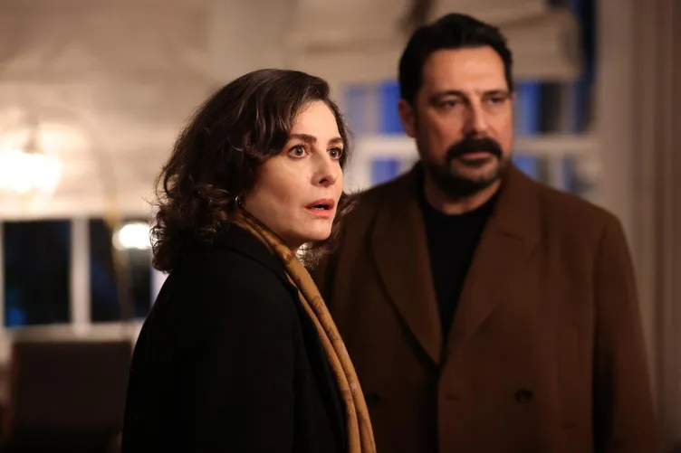 Can Borcu’nda Handan kızını vazgeçirmeye çalışıyor