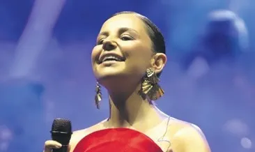 Merve Özbey’le coşkulu bayram!