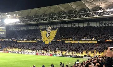 Fenerbahçe taraftarlarından dev Koray Şener koreografisi