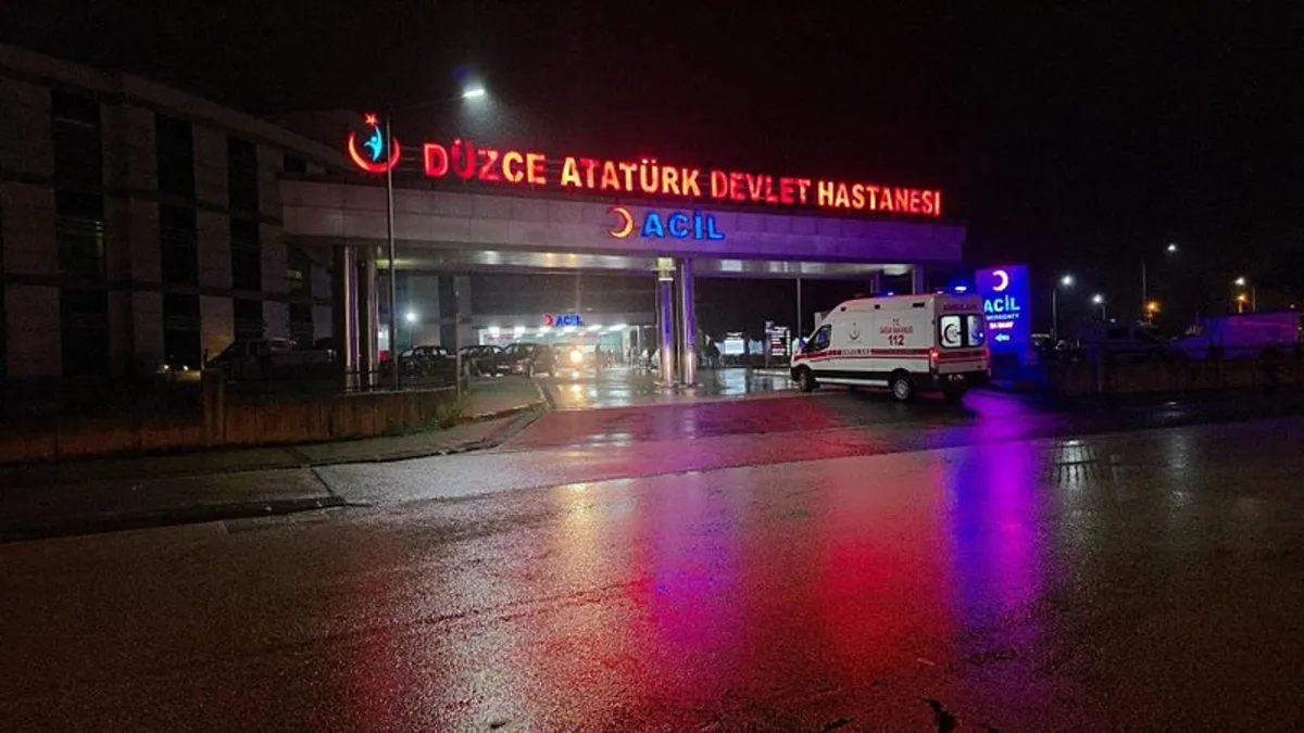Düzce’de tarım aracı devrildi: 3 yaralı Düzce’de tarım aracı devrildi: 3 yaralı