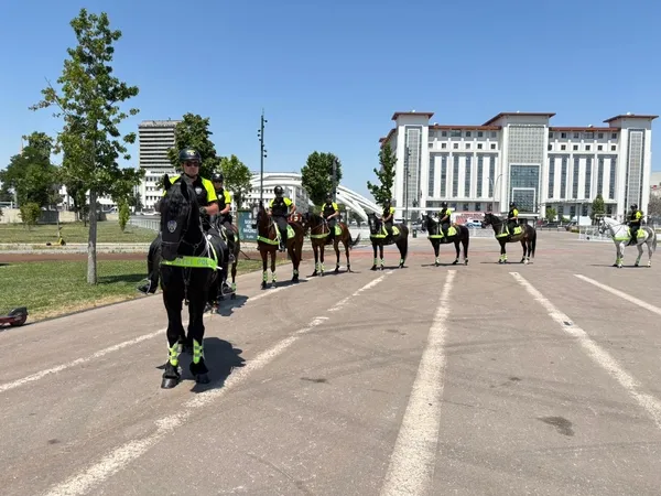 nato-zirvesi-oncesi-ankarada-atli-polisler-sahada-1782991431740.jpg