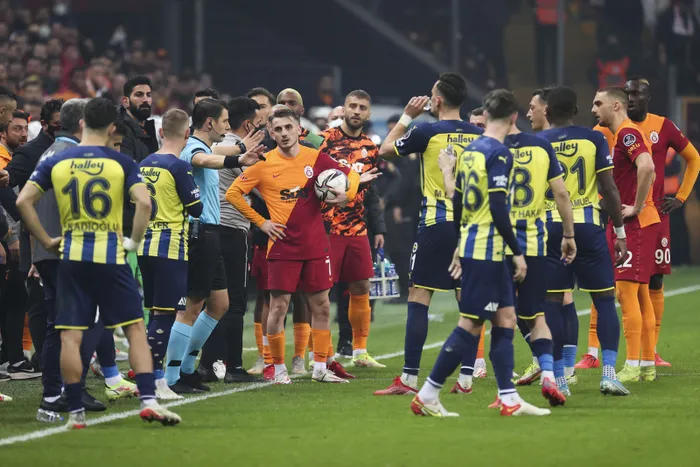 volkan-demirelden-galatasarayli-taraftarlara-cevap-squid-game-ve-kim-min-jae-1637523252038.jpg